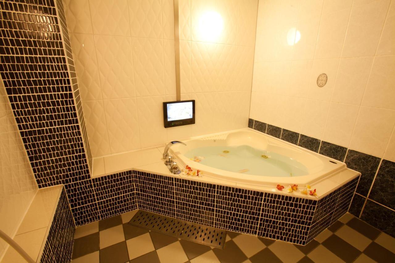 Hotel Luna (Adults Only) Tokyo Bagian luar foto