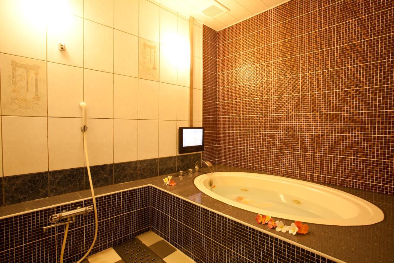 Hotel Luna (Adults Only) Tokyo Bagian luar foto
