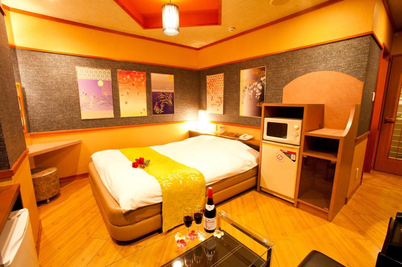 Hotel Luna (Adults Only) Tokyo Bagian luar foto