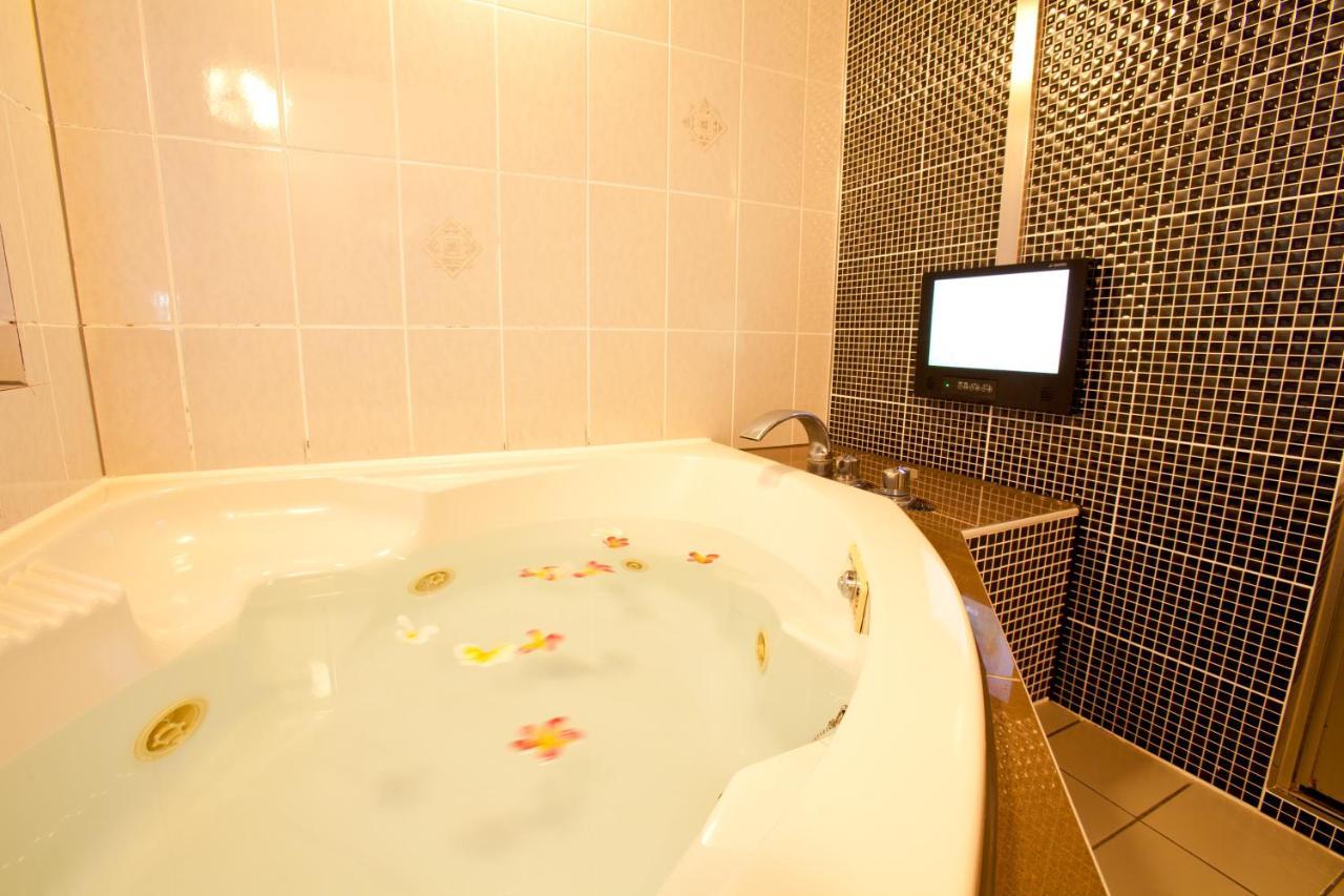 Hotel Luna (Adults Only) Tokyo Bagian luar foto