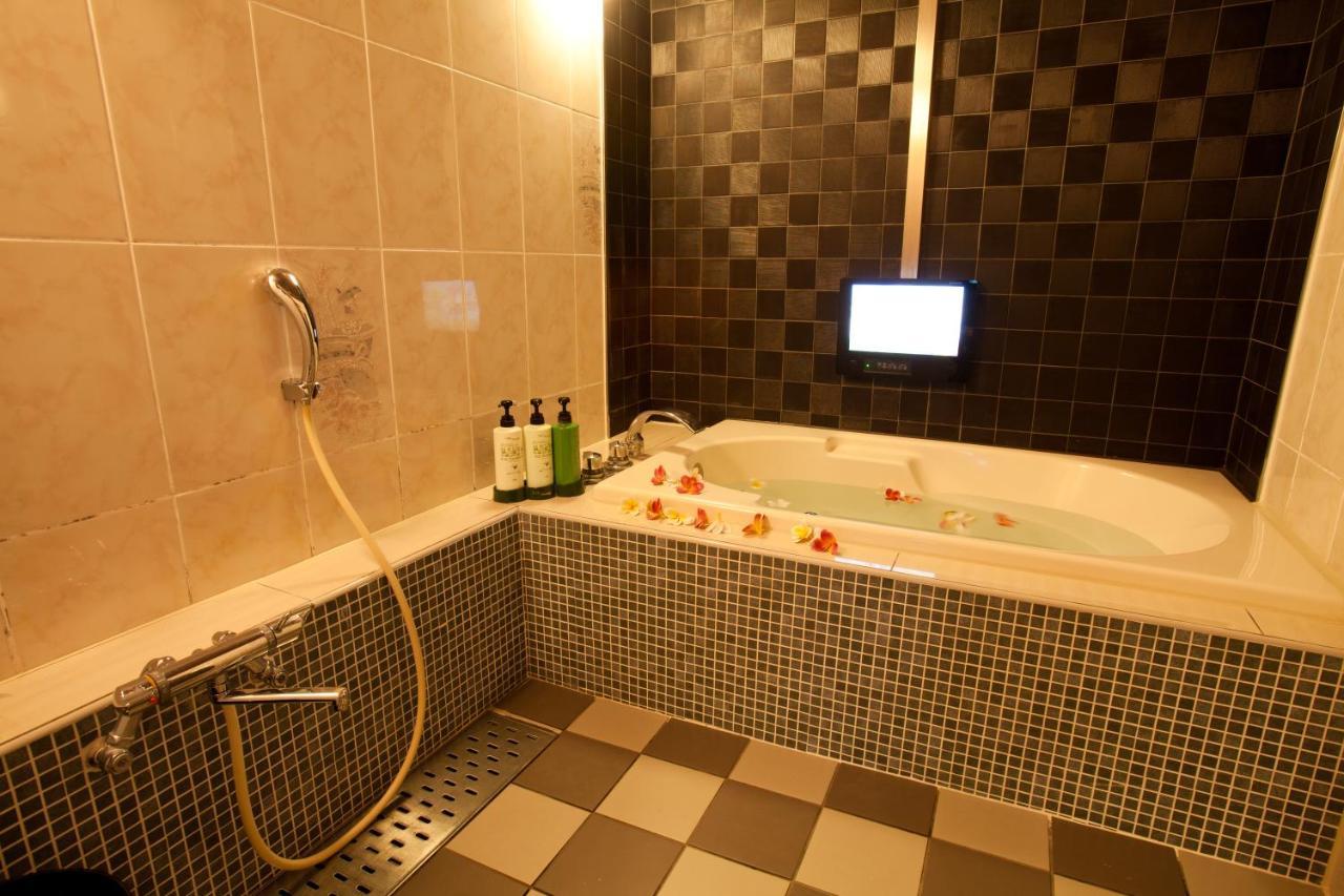 Hotel Luna (Adults Only) Tokyo Bagian luar foto