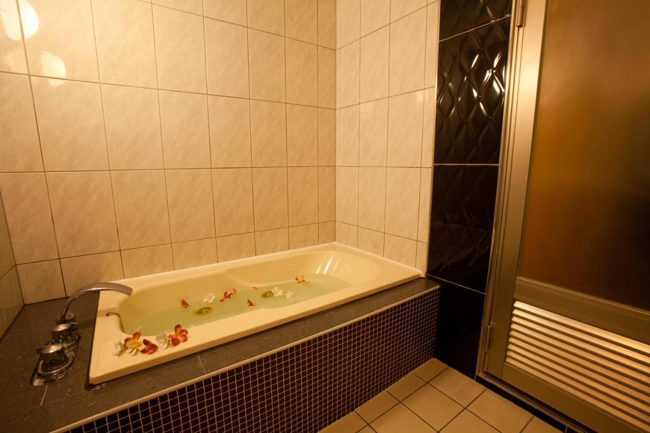Hotel Luna (Adults Only) Tokyo Bagian luar foto