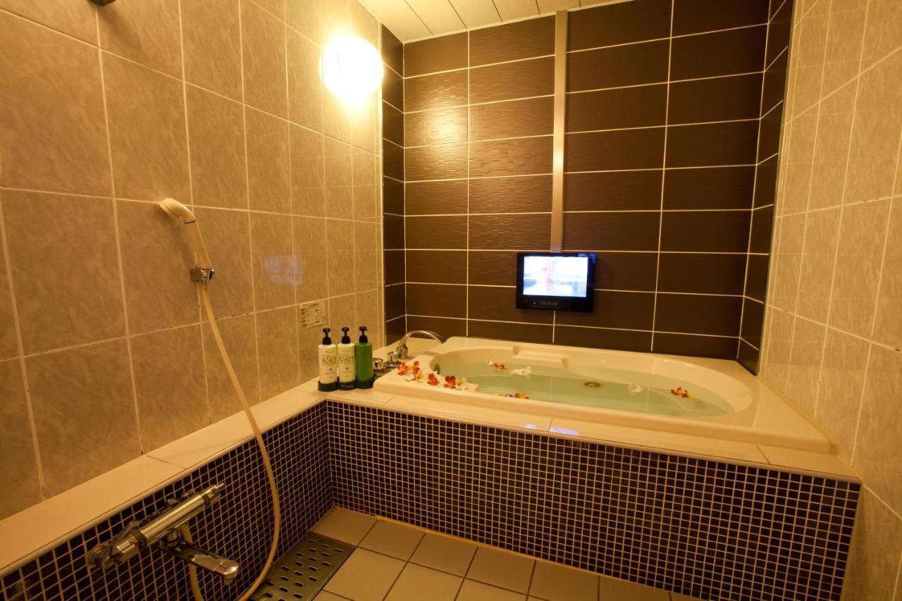 Hotel Luna (Adults Only) Tokyo Bagian luar foto