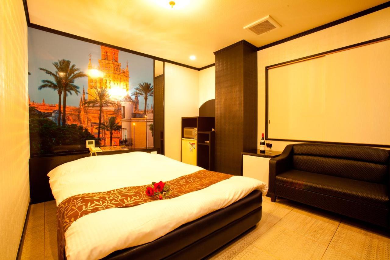 Hotel Luna (Adults Only) Tokyo Bagian luar foto
