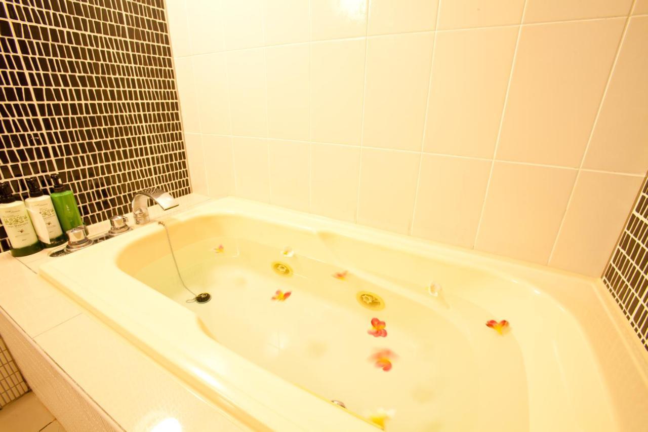 Hotel Luna (Adults Only) Tokyo Bagian luar foto